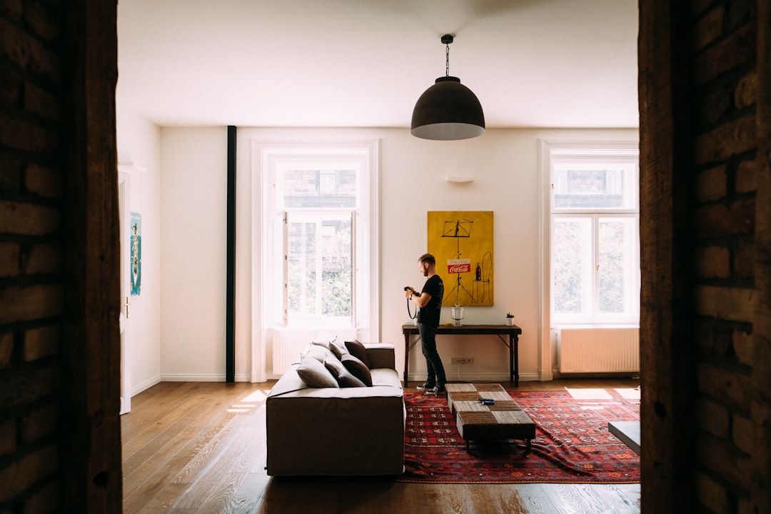 The Art of Balancing Luxury and Affordability in Home Decor